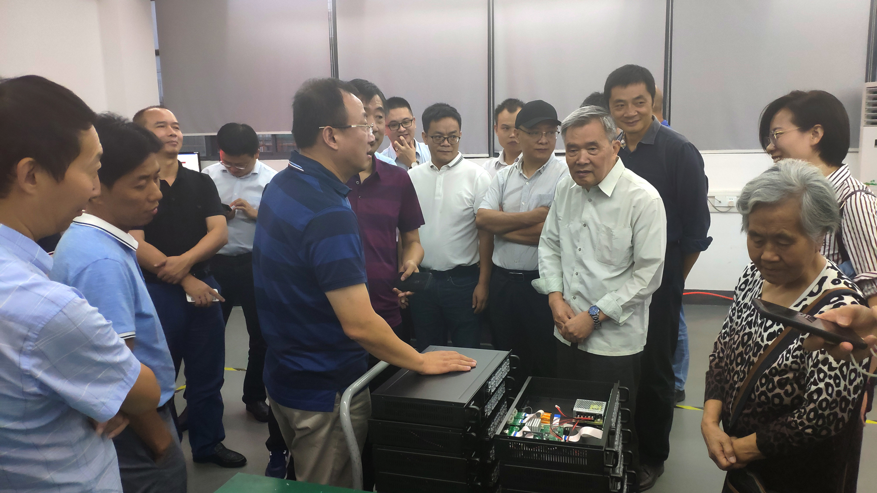 mg冰球突破·豪华版(试玩)官方网站