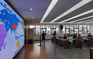 集萃（昆山）工业升级增进中心携电子科技大学专家赴mg冰球突破光电开展产学研对接